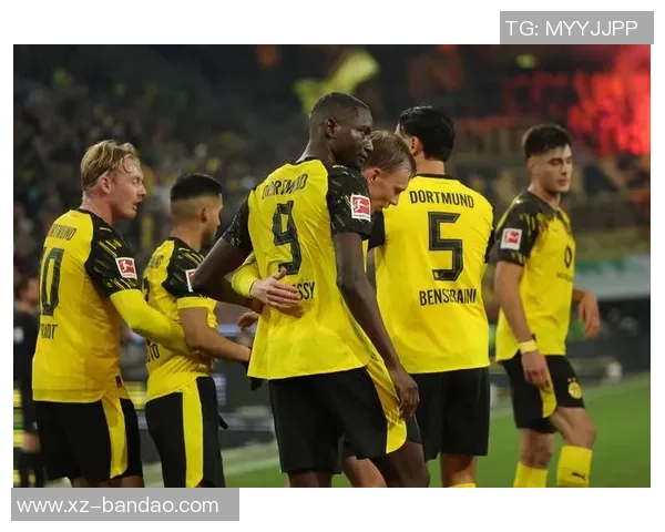 多特蒙德球迷抗议赛程不公导致与奥格斯堡比赛频繁中断